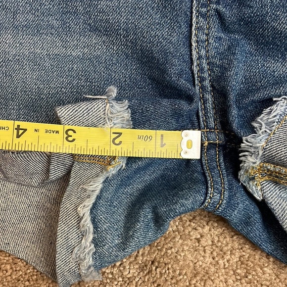 Size 2 Zara jeans shorts - Picture 7 of 7